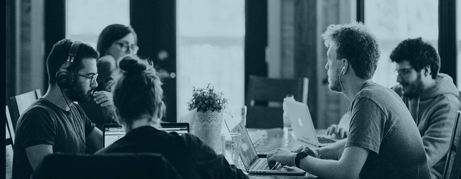 12 Best key advantages of SEO for your business Hero Background